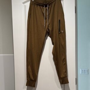 Vuori men’s Sunday Performance Joggers
